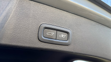 Volvo XC40 2.0 B4P Plus Dark 5dr Auto Petrol Estate